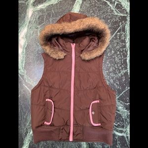 Girls’ sleeveless hooded puffer vest